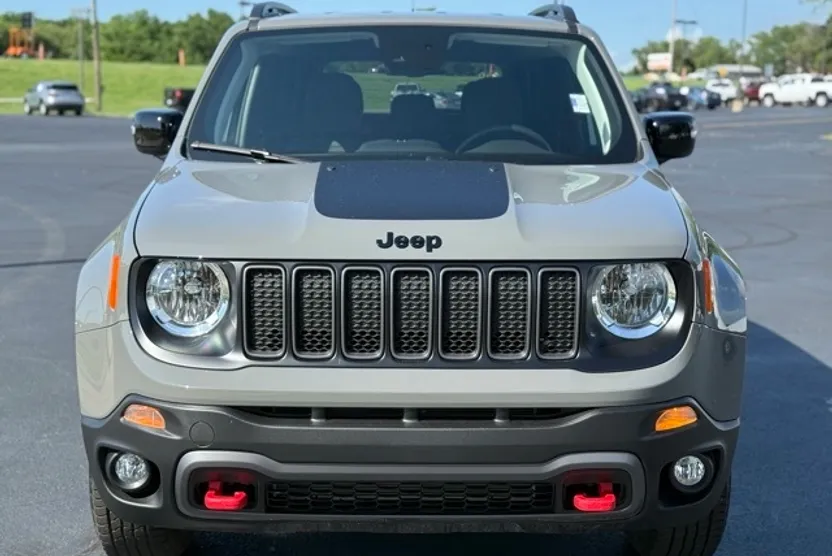 2023 Jeep Renegade Trailhawk photo 1