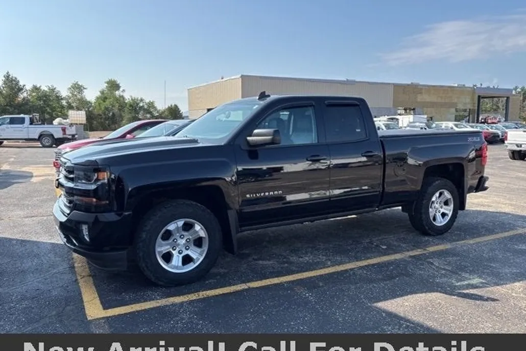 2017 Chevrolet Silverado 1500 LT photo 1