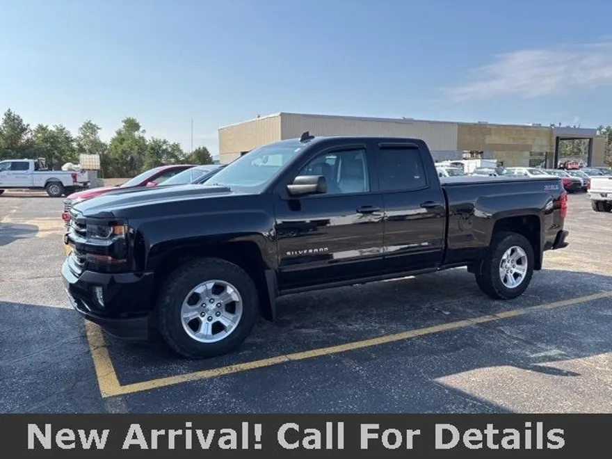 2017 Chevrolet Silverado 1500 LT photo 1