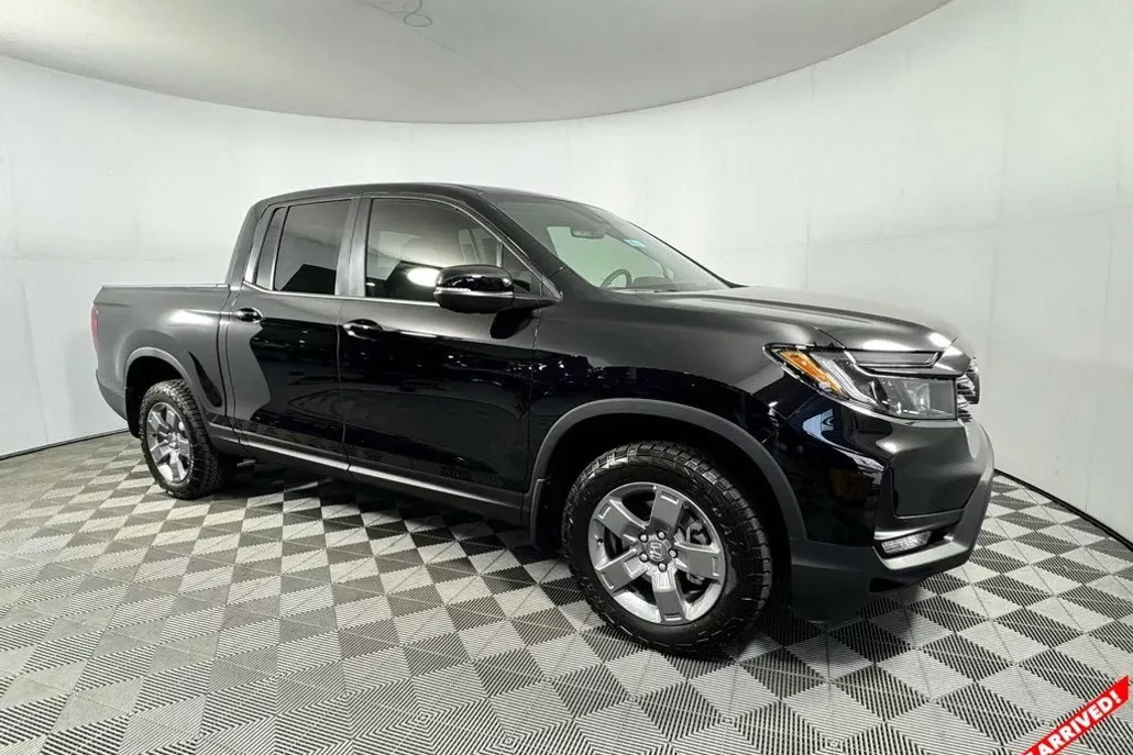2025 Honda Ridgeline TrailSport photo 1