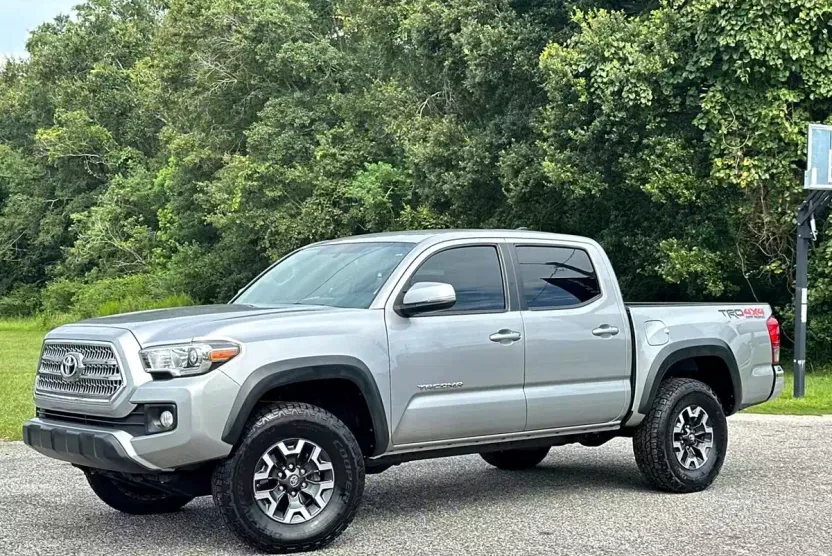 2017 Toyota Tacoma SR5 Double Cab 4x4 V6 photo 1