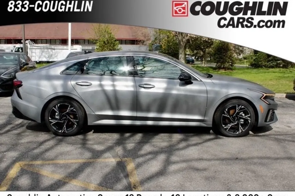 2025 Kia K5 GT-Line photo 1