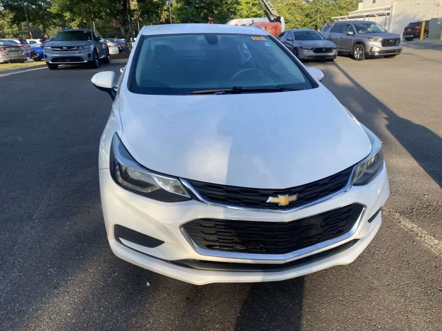 2017 Chevrolet Cruze LT photo 1