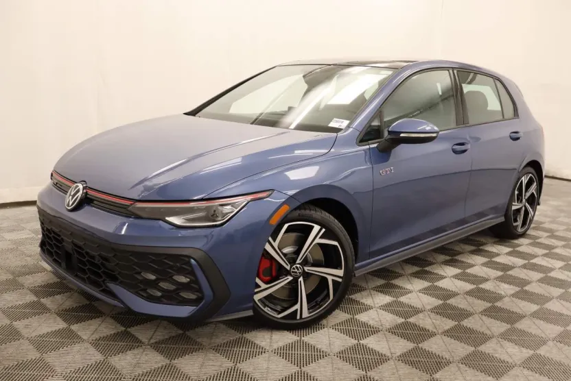 2025 Volkswagen Golf GTI SE photo 1