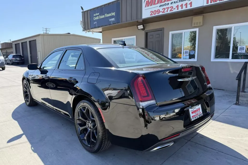 2019 Chrysler 300 S photo 1