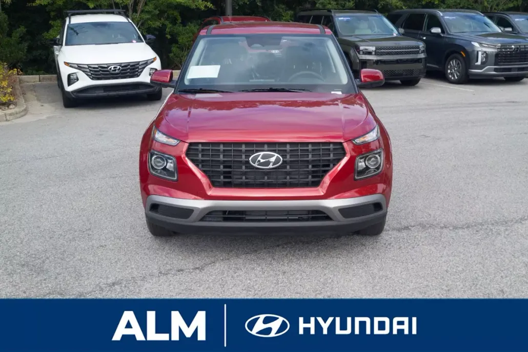 2025 Hyundai Venue SE photo 1