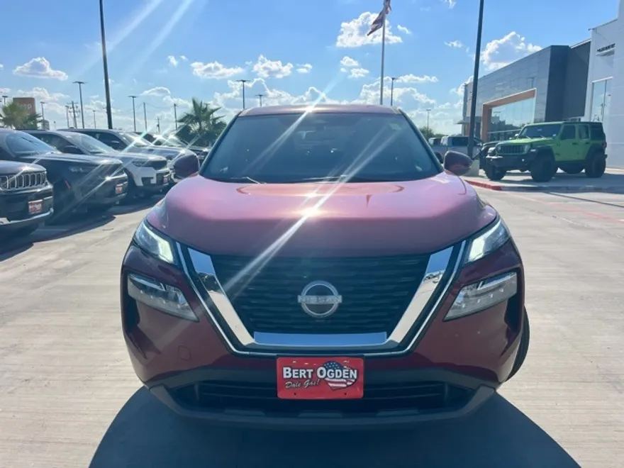 2022 Nissan Rogue SV photo 1