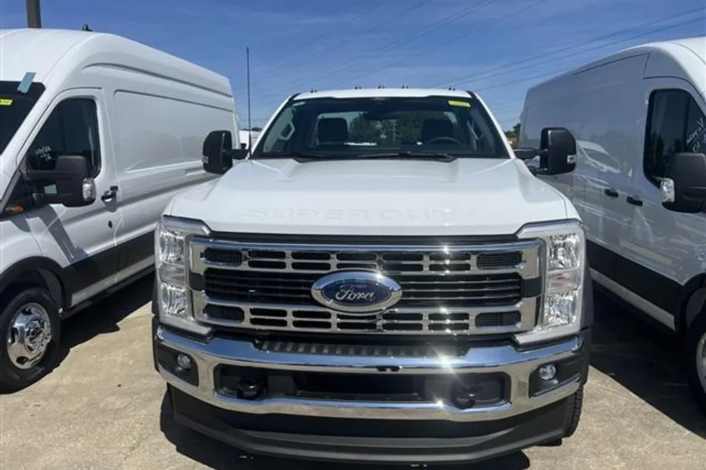 2025 Ford F-550 XL photo 1