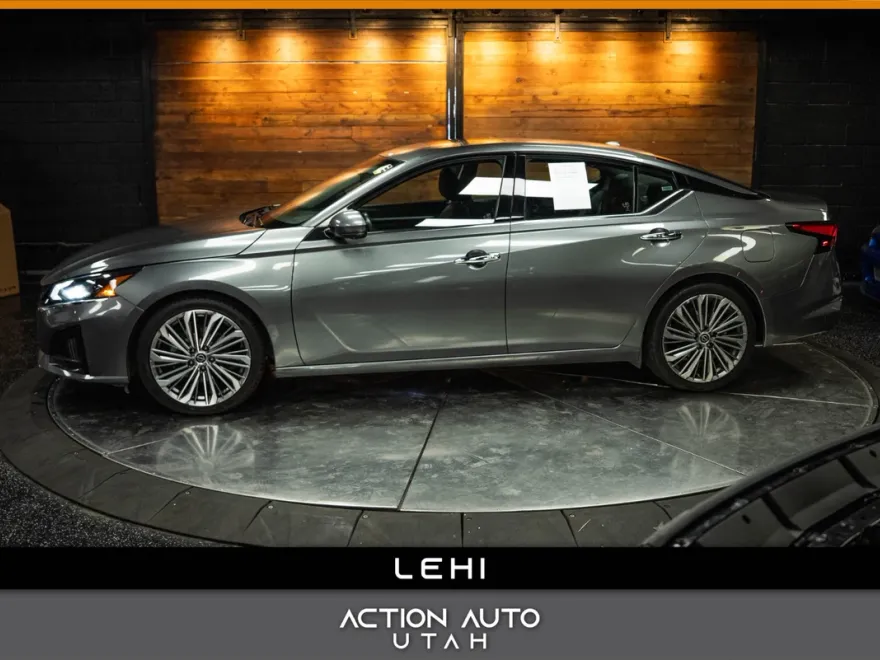 2023 Nissan Altima 2.5 SL photo 1