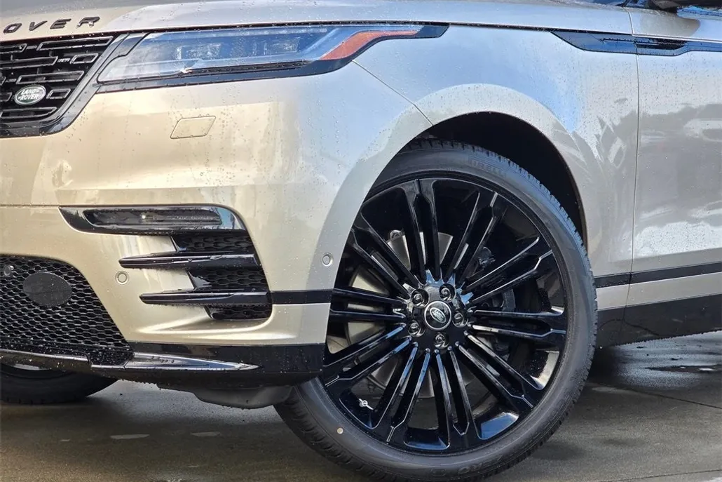 2026 Land Rover Range Rover Velar SE photo 1