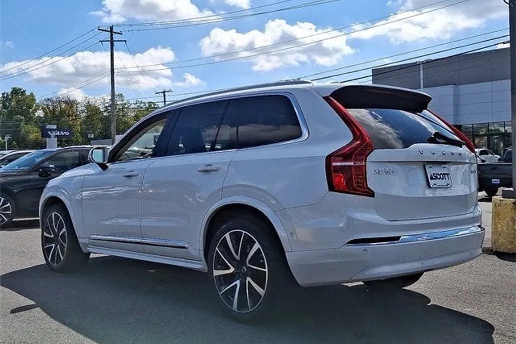 2023 Volvo XC90 AWD Plus photo 1