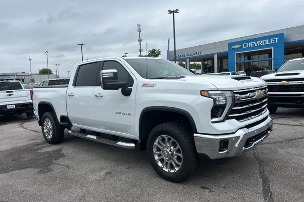 2025 Chevrolet Silverado 3500HD LTZ photo 1