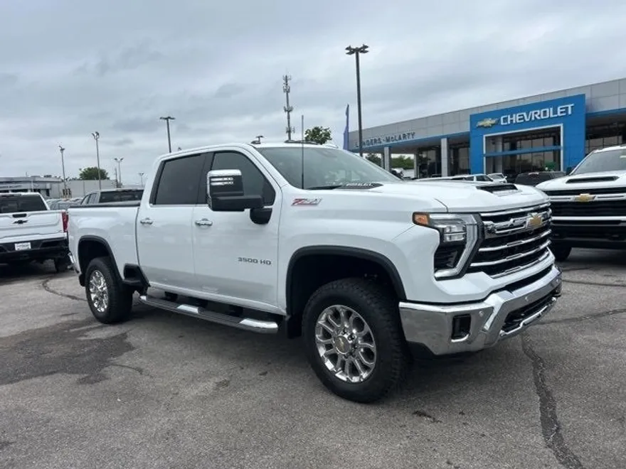 2025 Chevrolet Silverado 3500HD LTZ photo 1
