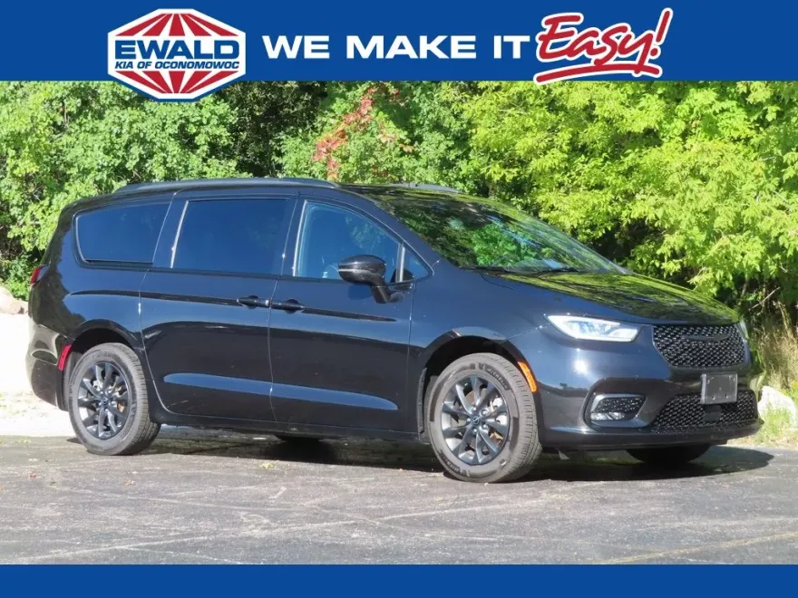 2021 Chrysler Pacifica Touring L photo 1