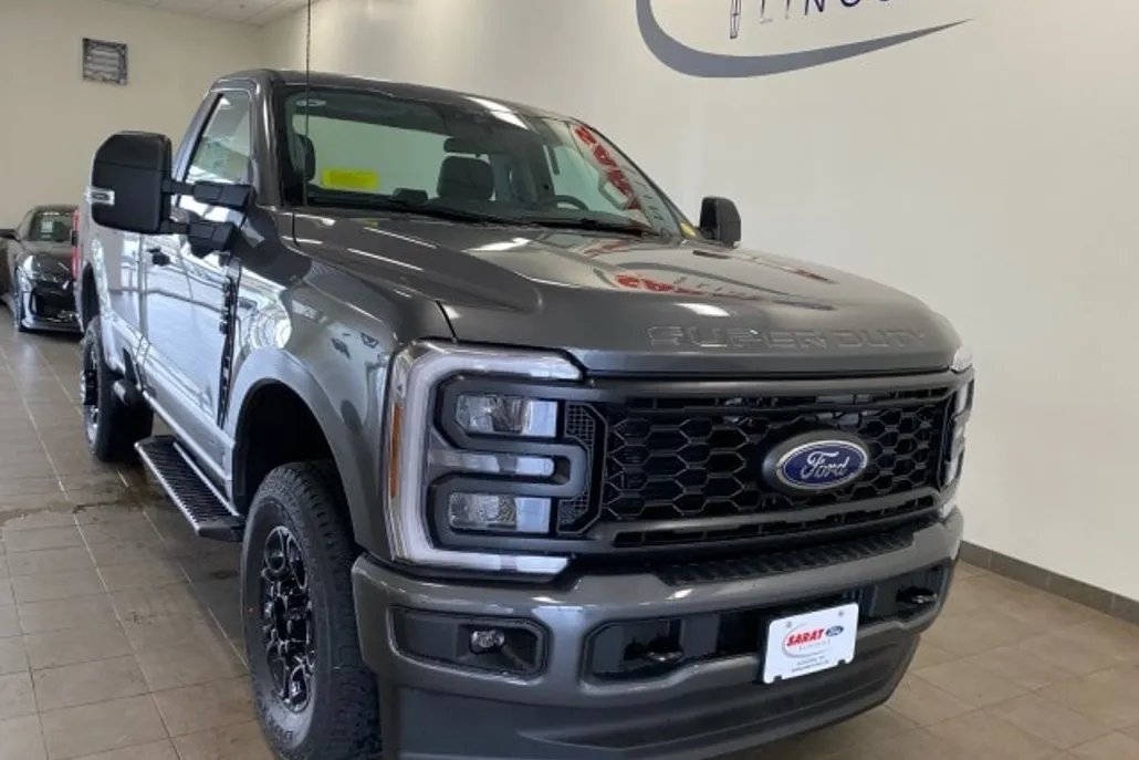 2025 Ford F-350 photo 1