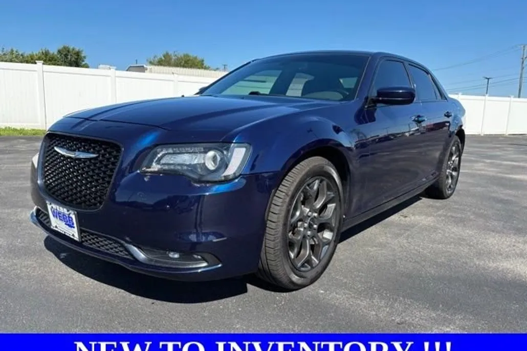 2017 Chrysler 300 photo 1