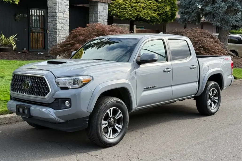 2019 Toyota Tacoma TRD Sport photo 1