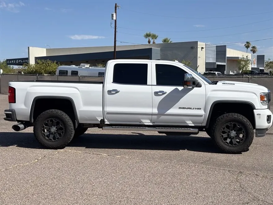 2017 Gmc Sierra 2500 HD Denali photo 1