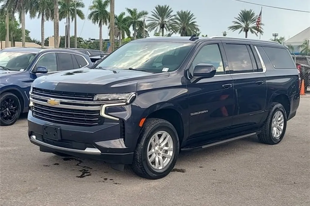 2023 Chevrolet Suburban LT photo 1