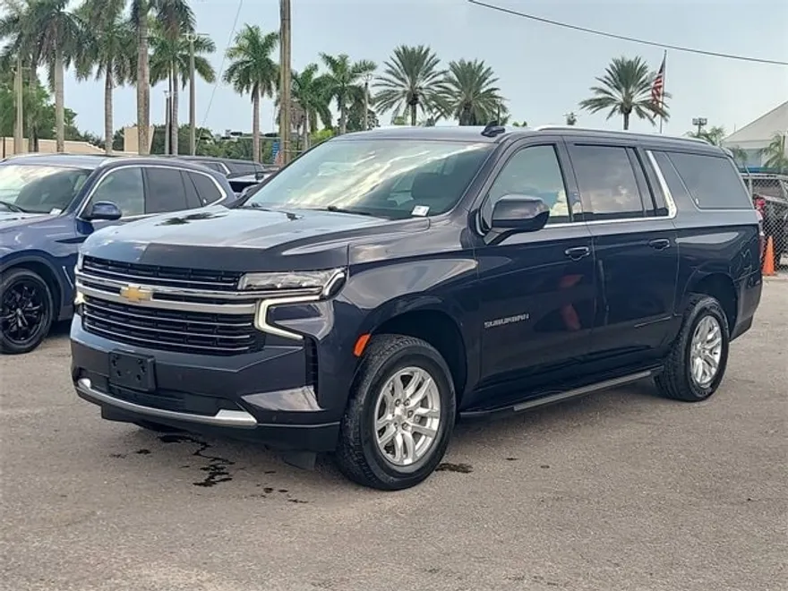 2023 Chevrolet Suburban LT photo 1