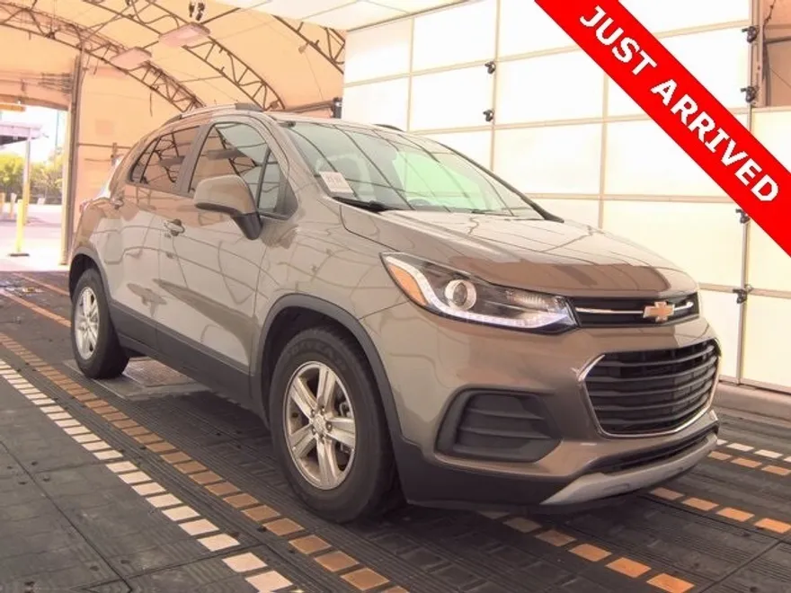 2022 Chevrolet Trax LT photo 1