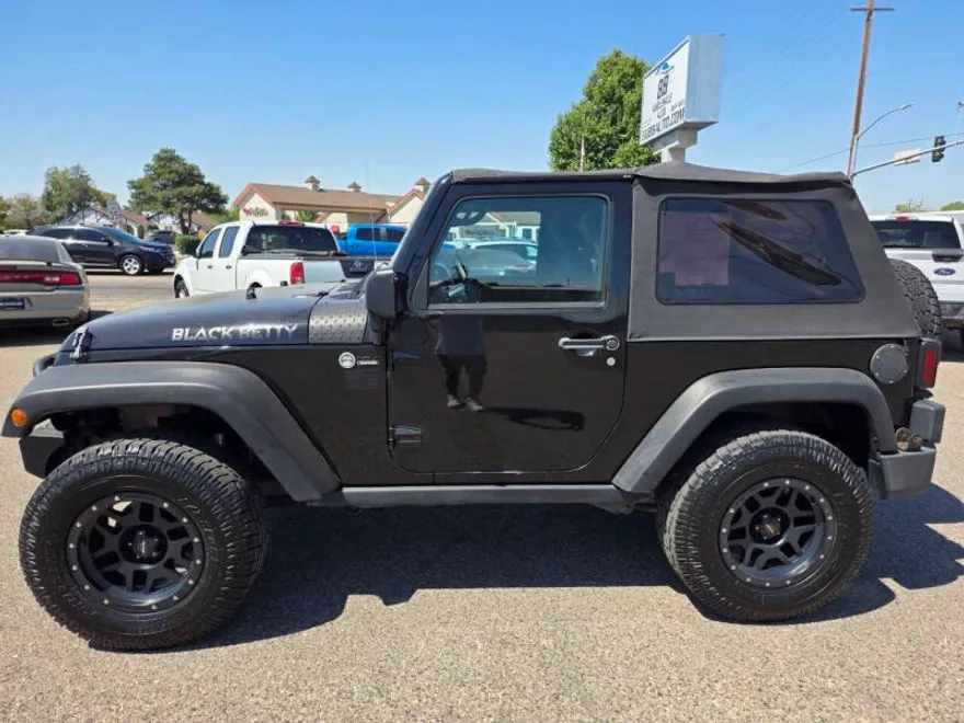 2011 Jeep Wrangler Unlimited Sahara photo 1