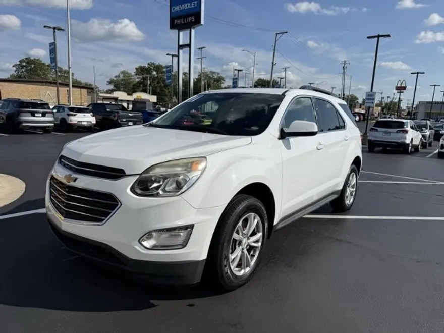 2017 Chevrolet Equinox LT photo 1