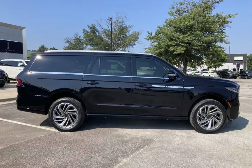 2025 Lincoln Navigator L Reserve photo 1