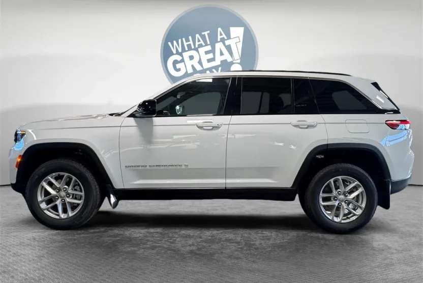 2025 Jeep Grand Cherokee Base photo 1