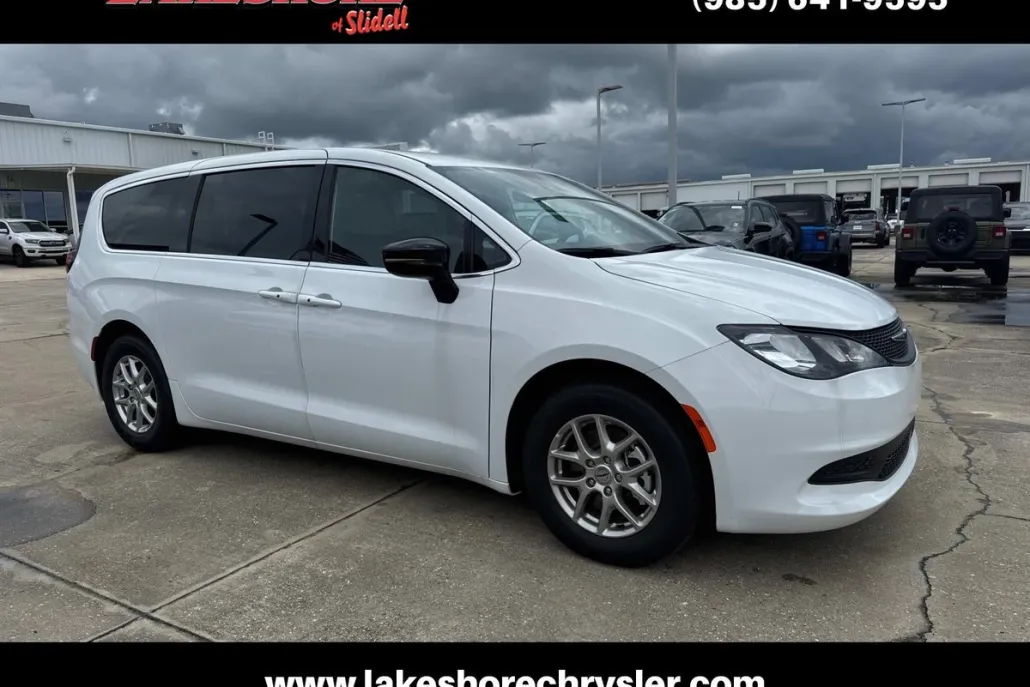 2025 Chrysler Voyager LX photo 1