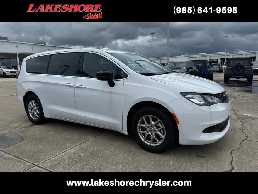2025 Chrysler Voyager LX photo 1