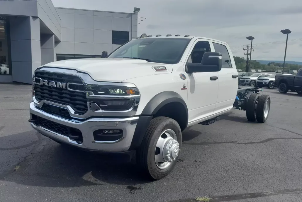 2025 Ram 5500 Tradesman photo 1