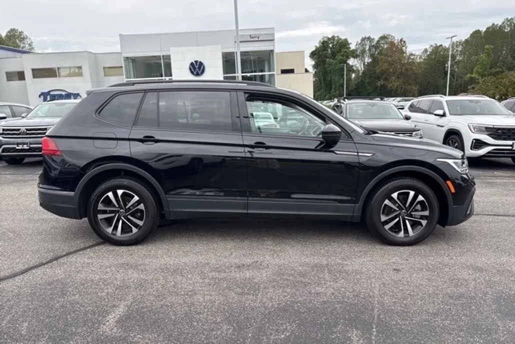 2024 Volkswagen Tiguan S photo 1