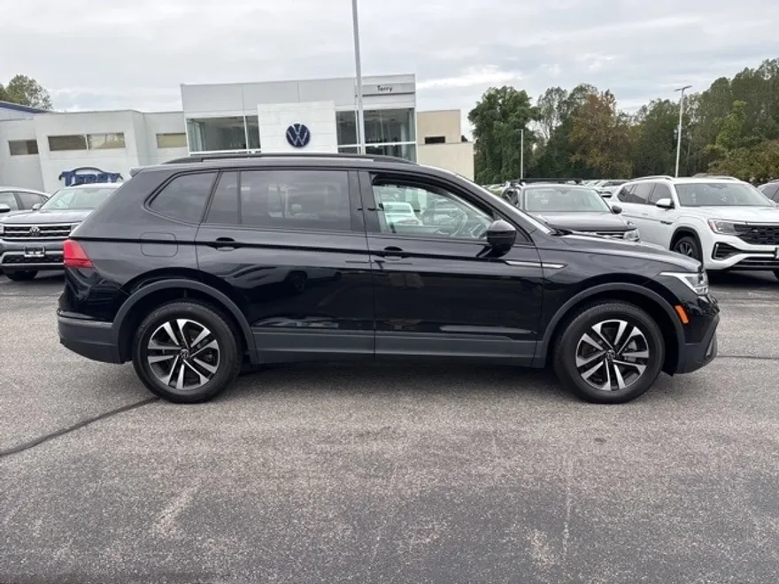 2024 Volkswagen Tiguan S photo 1