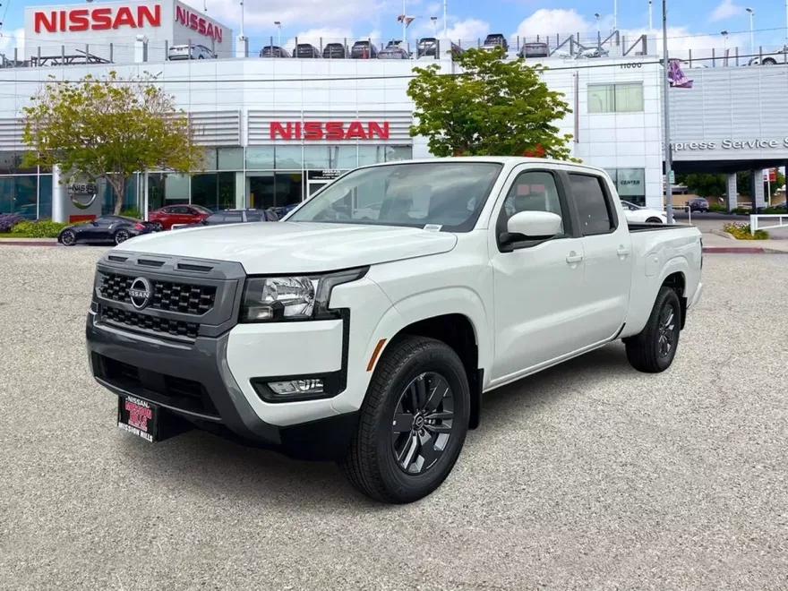 2025 Nissan Frontier SV photo 1