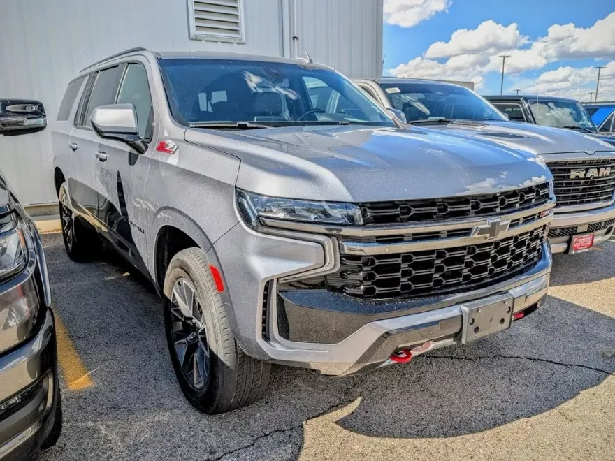 2022 Chevrolet Suburban Z71 photo 1