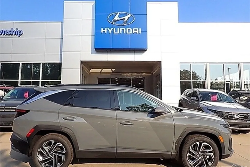 2025 Hyundai Tucson Limited photo 1