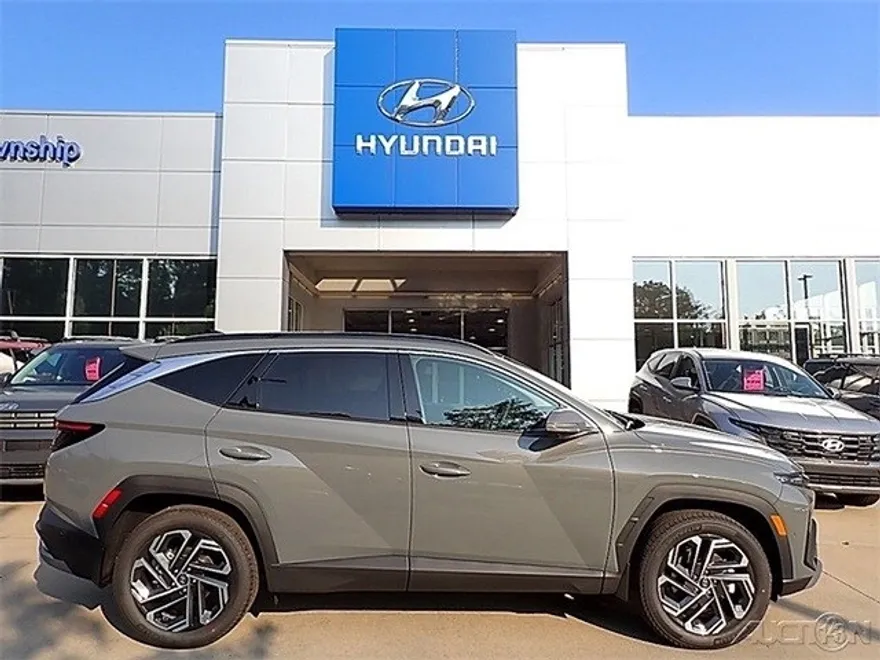 2025 Hyundai Tucson Limited photo 1