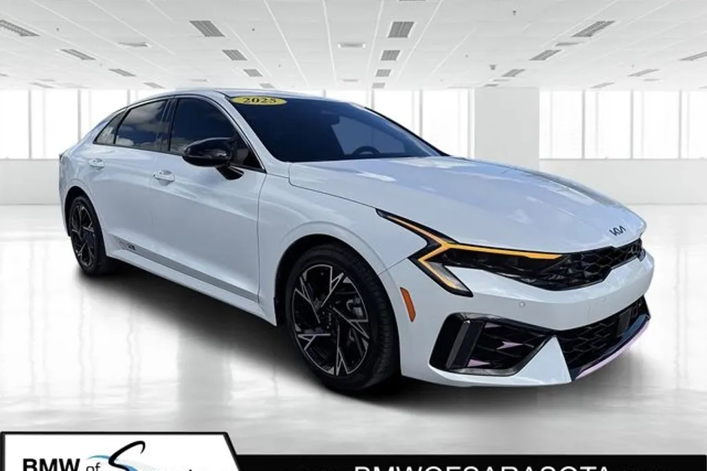 2025 Kia K5 GT-Line photo 1