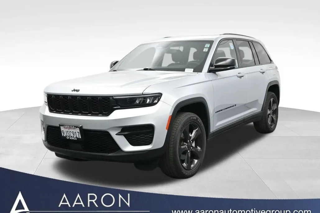 2023 Jeep Grand Cherokee Laredo Altitude photo 1