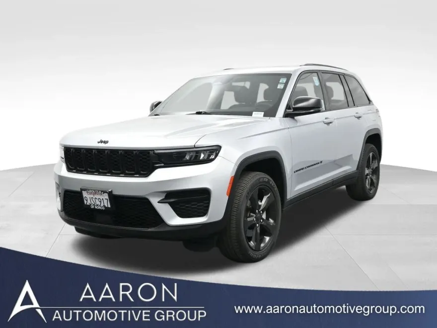 2023 Jeep Grand Cherokee Laredo Altitude photo 1