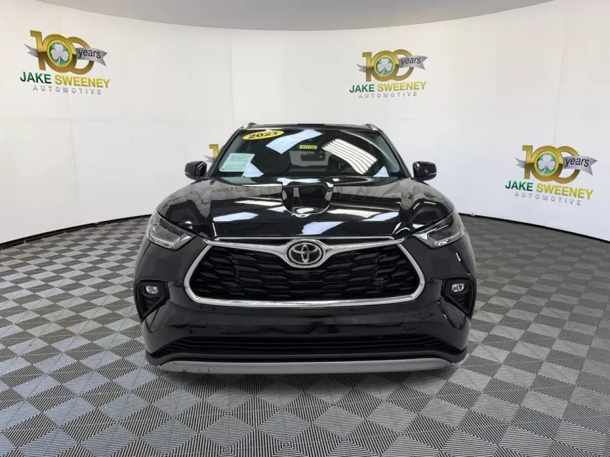 2021 Toyota Highlander XLE photo 1