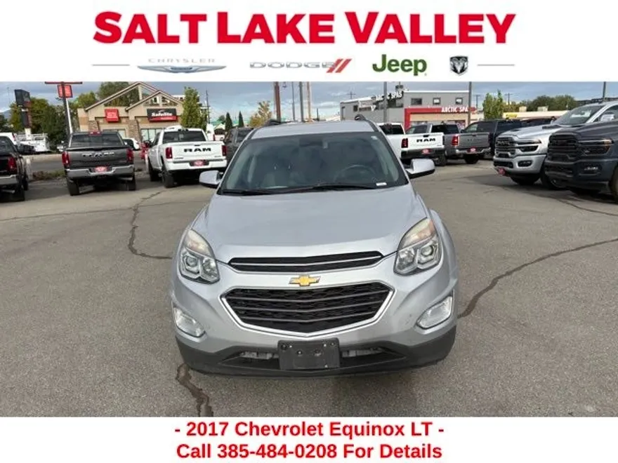 2017 Chevrolet Equinox LT photo 1