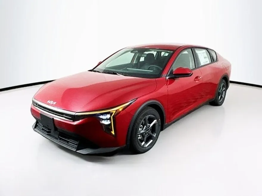 2025 Kia K4 LXS photo 1