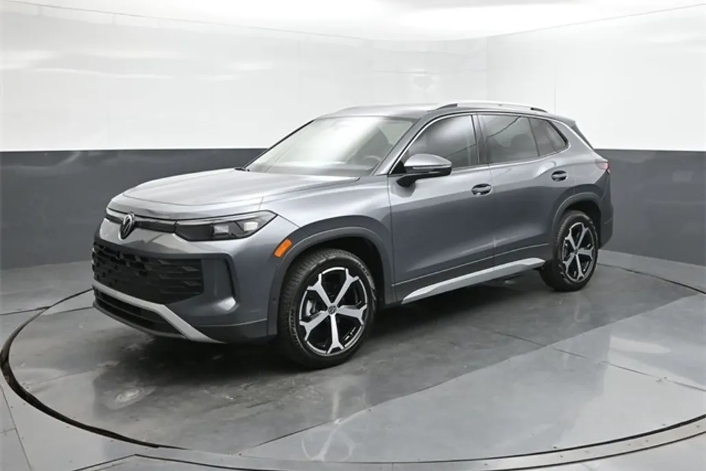 2025 Volkswagen Tiguan SE photo 1