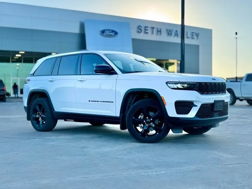 2023 Jeep Grand Cherokee Altitude photo 1