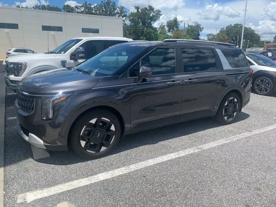 2025 Kia Carnival EX photo 1