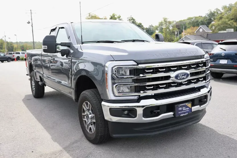 2024 Ford F-250 Lariat photo 1