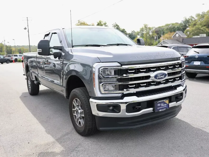 2024 Ford F-250 Lariat photo 1