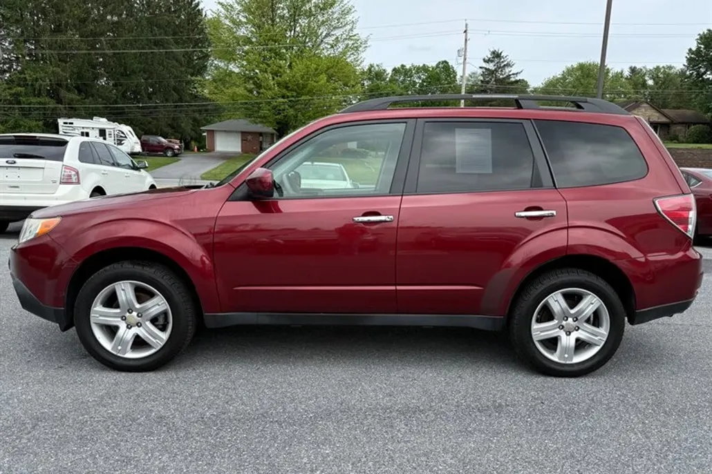 2010 Subaru Forester 2.5X Limited photo 1